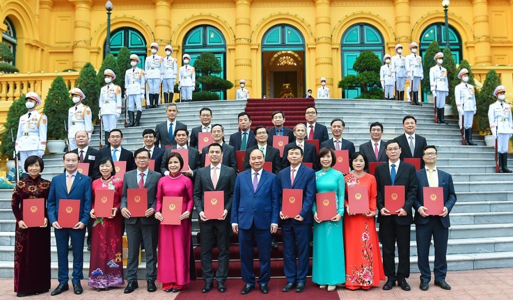 Chủ tịch nước Nguyễn Xuân Phúc trao quyết định phong hàm Đại sứ và gặp mặt các Đại sứ