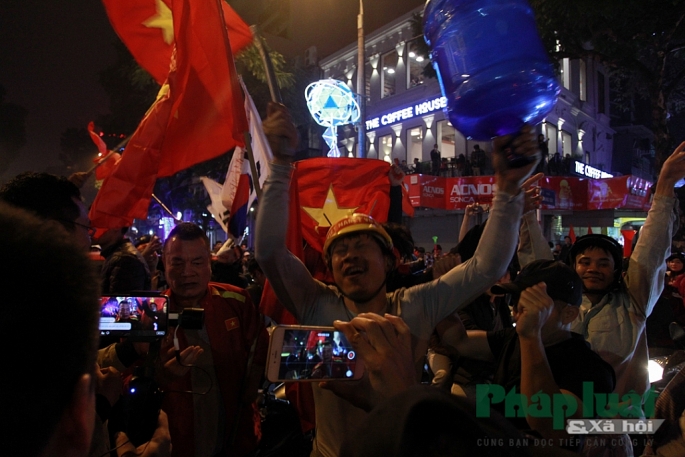 nguoi ham mo do ra duong mung viet nam vao tu ket asian cup 2019