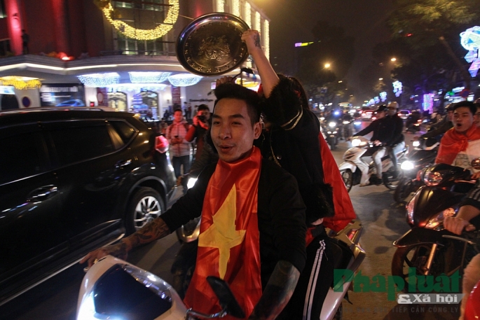 nguoi ham mo do ra duong mung viet nam vao tu ket asian cup 2019