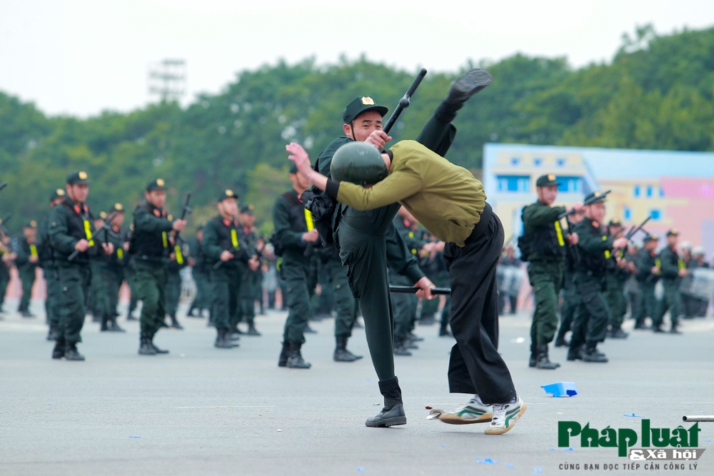 Những hình ảnh Cảnh sát cơ động diễn tập bảo vệ Đại hội Đảng lần thứ XIII