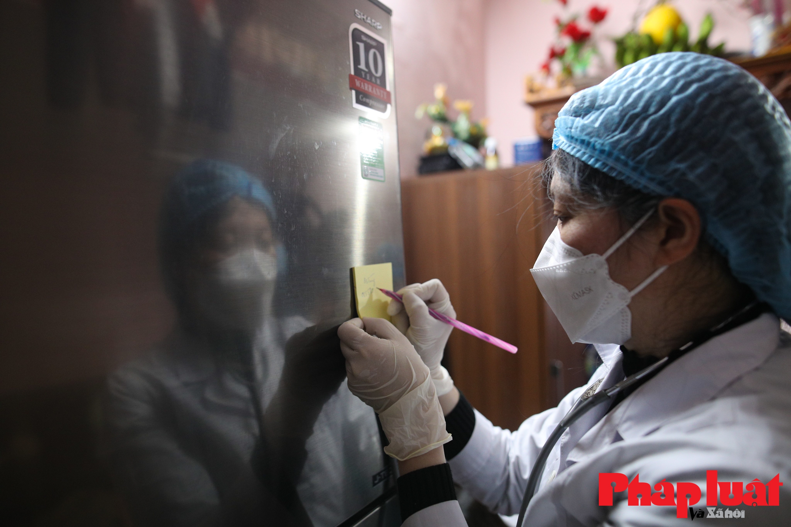 Hà Nội tiếp tục triển khai tiêm vắc xin COVID-19 tại nhà cho người cao tuổi