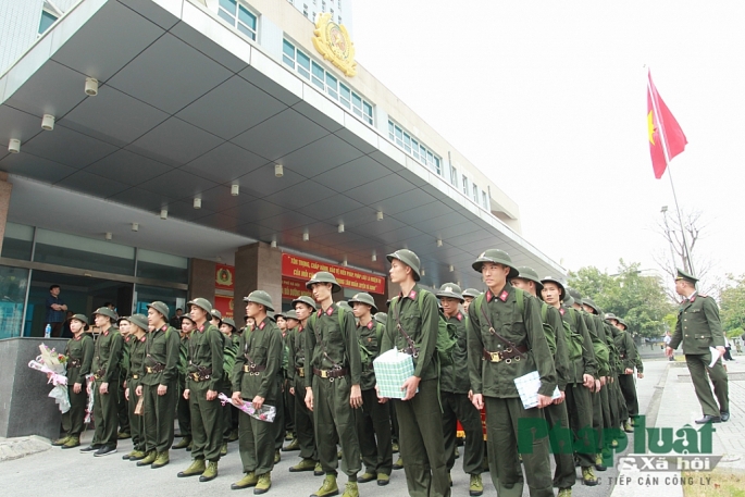 nga y da u tien trong quan ngu cu a ca c tan binh