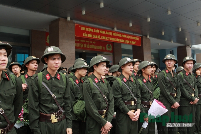 nga y da u tien trong quan ngu cu a ca c tan binh