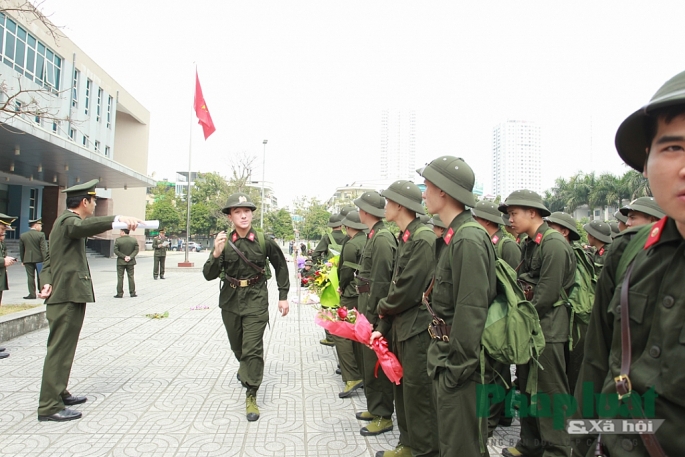 nga y da u tien trong quan ngu cu a ca c tan binh