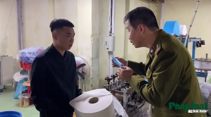 dot nhap noi san xuat khau trang khang khuan bang giay ve sinh