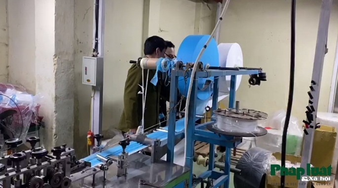 dot nhap noi san xuat khau trang khang khuan bang giay ve sinh