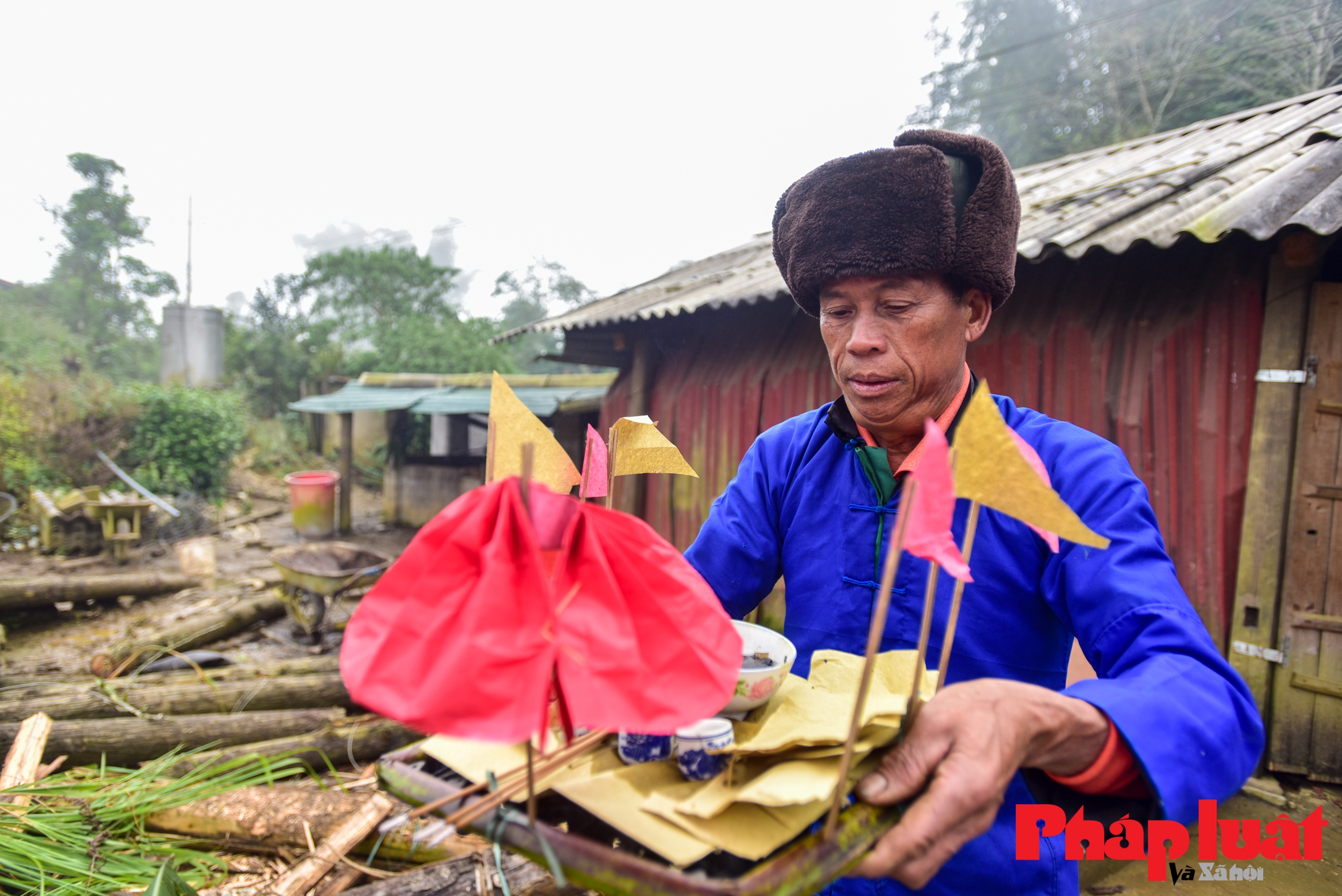 Đầu năm xem lễ đuổi ma vui nhộn của người Phù Lá