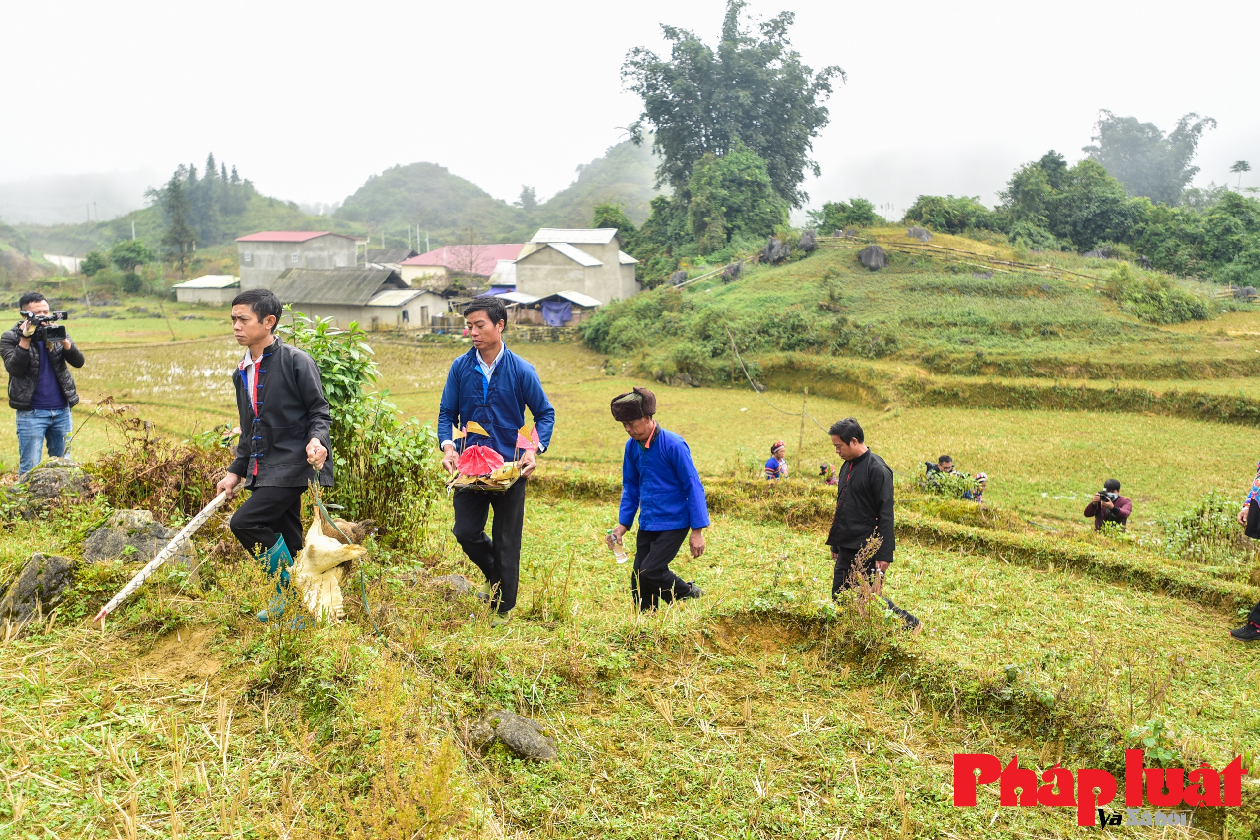 Đầu năm xem lễ đuổi ma vui nhộn của người Phù Lá