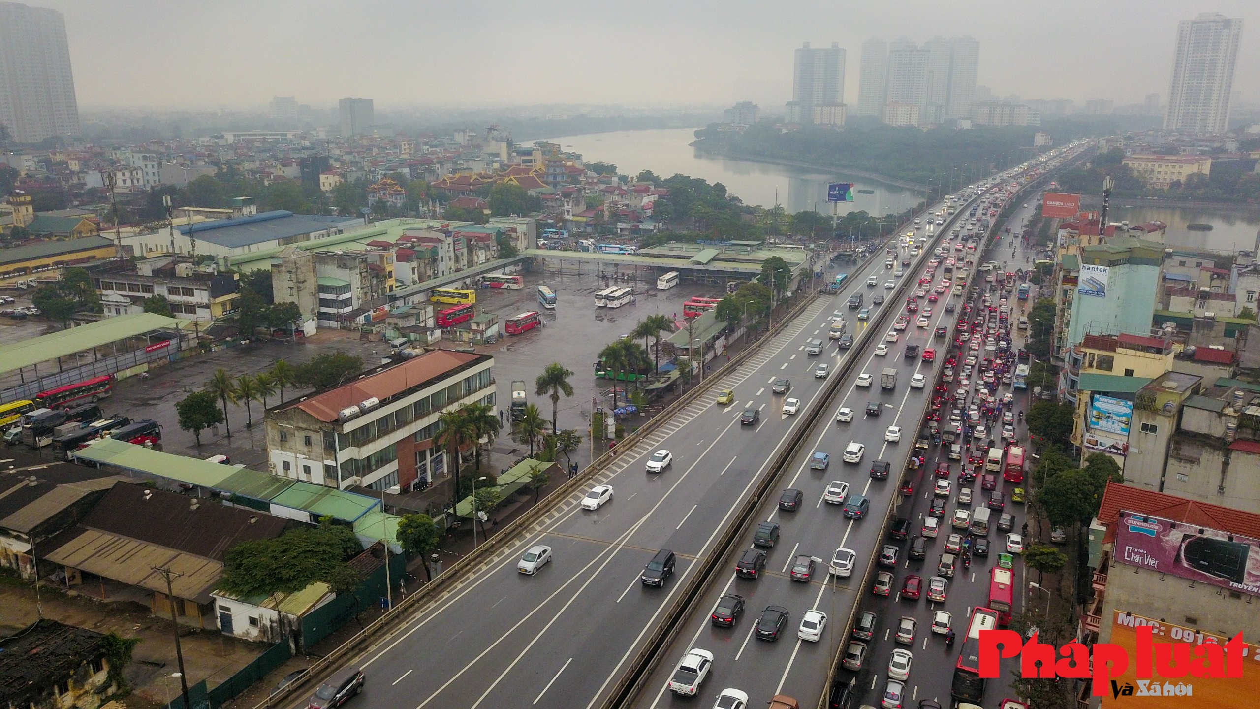 Cửa ngõ vào Hà Nội ùn tắc kéo dài trong ngày cuối nghỉ Tết Nguyên Đán