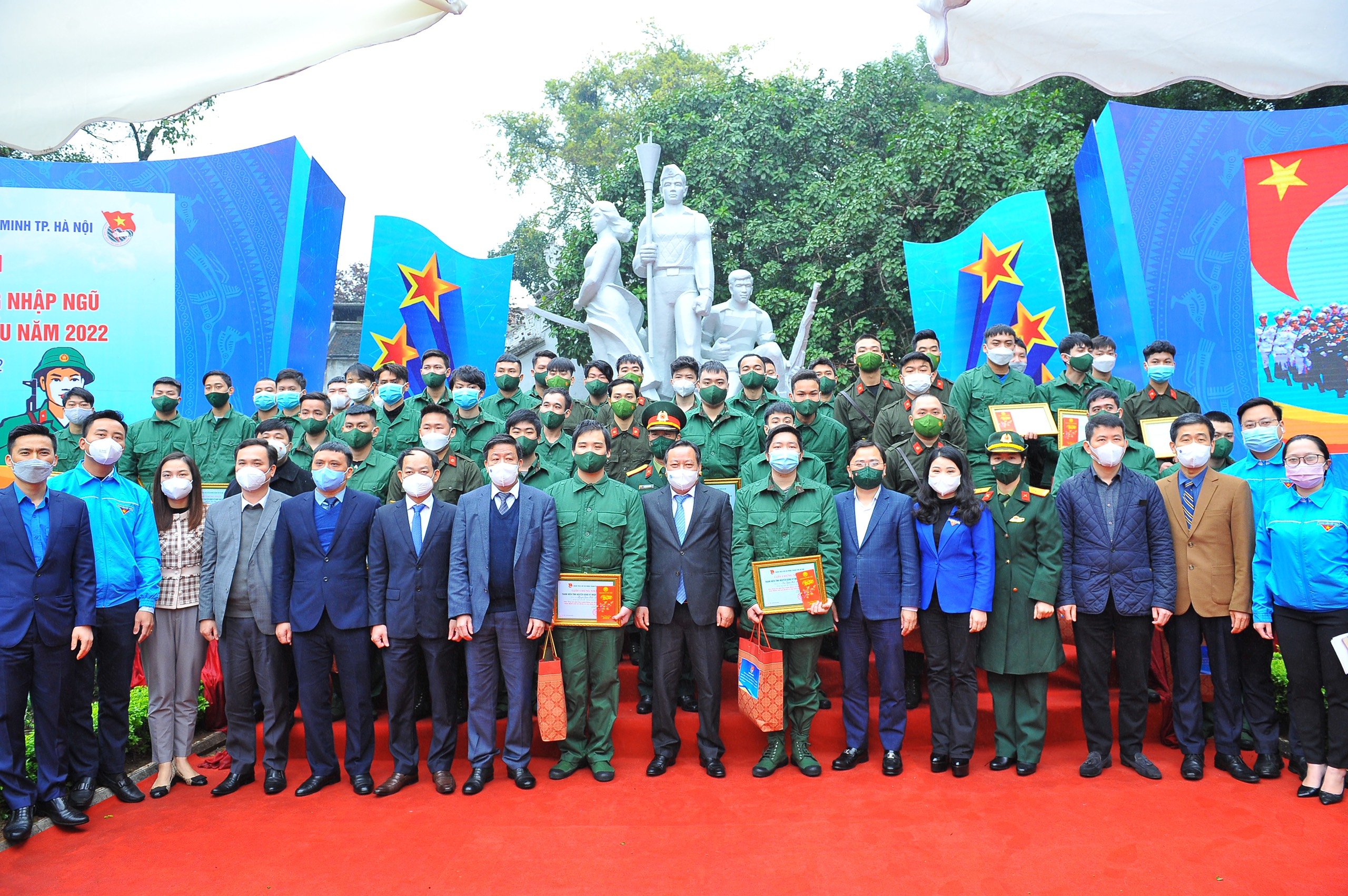 Thành Đoàn Hà Nội gặp mặt thanh niên nhập ngũ năm 2022