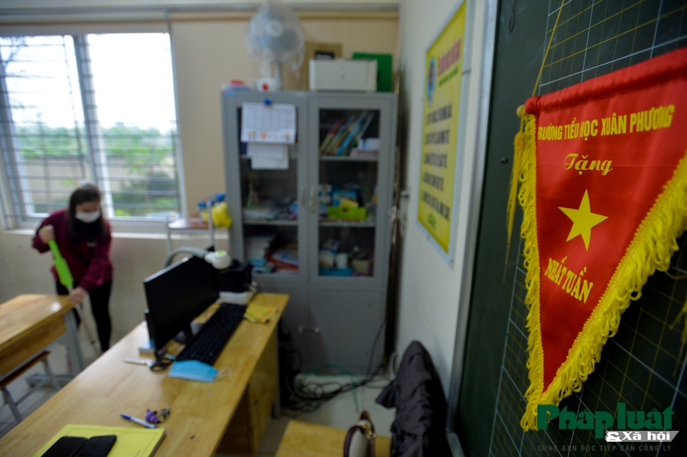 Trường Tiểu học Xuân Phương hoàn thành tổng khử khuẩn đón học sinh trở lại sau cách ly Trường Tiểu học Xuân Phương hoàn thành tổng khử khuẩn đón học sinh trở lại sau cách ly