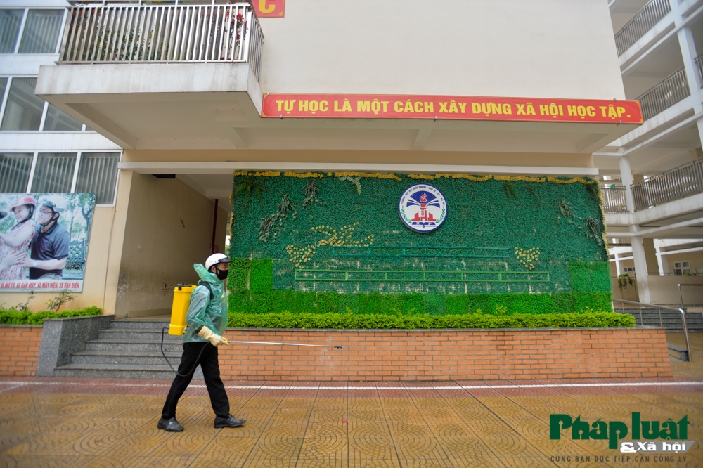 Trường Tiểu học Xuân Phương hoàn thành tổng khử khuẩn đón học sinh trở lại sau cách ly Trường Tiểu học Xuân Phương hoàn thành tổng khử khuẩn đón học sinh trở lại sau cách ly