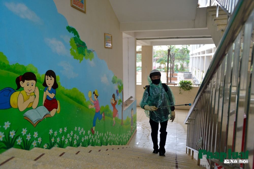 Trường Tiểu học Xuân Phương hoàn thành tổng khử khuẩn đón học sinh trở lại sau cách ly Trường Tiểu học Xuân Phương hoàn thành tổng khử khuẩn đón học sinh trở lại sau cách ly