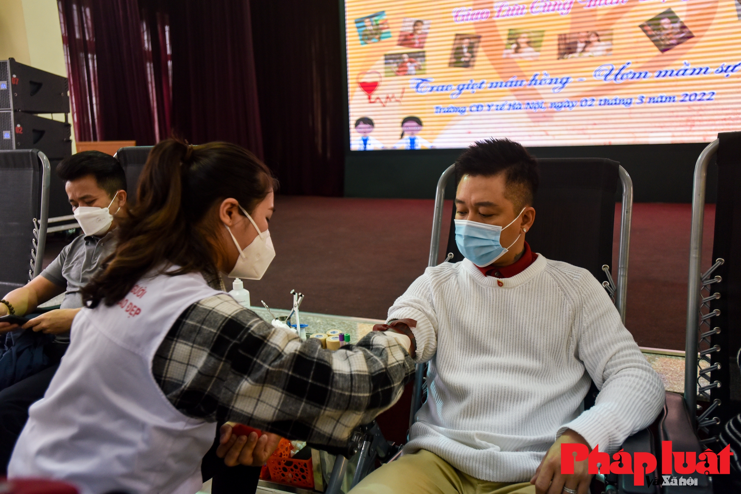 Tuấn Hưng, Quang Hải, Văn Hậu tham gia hiến máu vì cộng đồng
