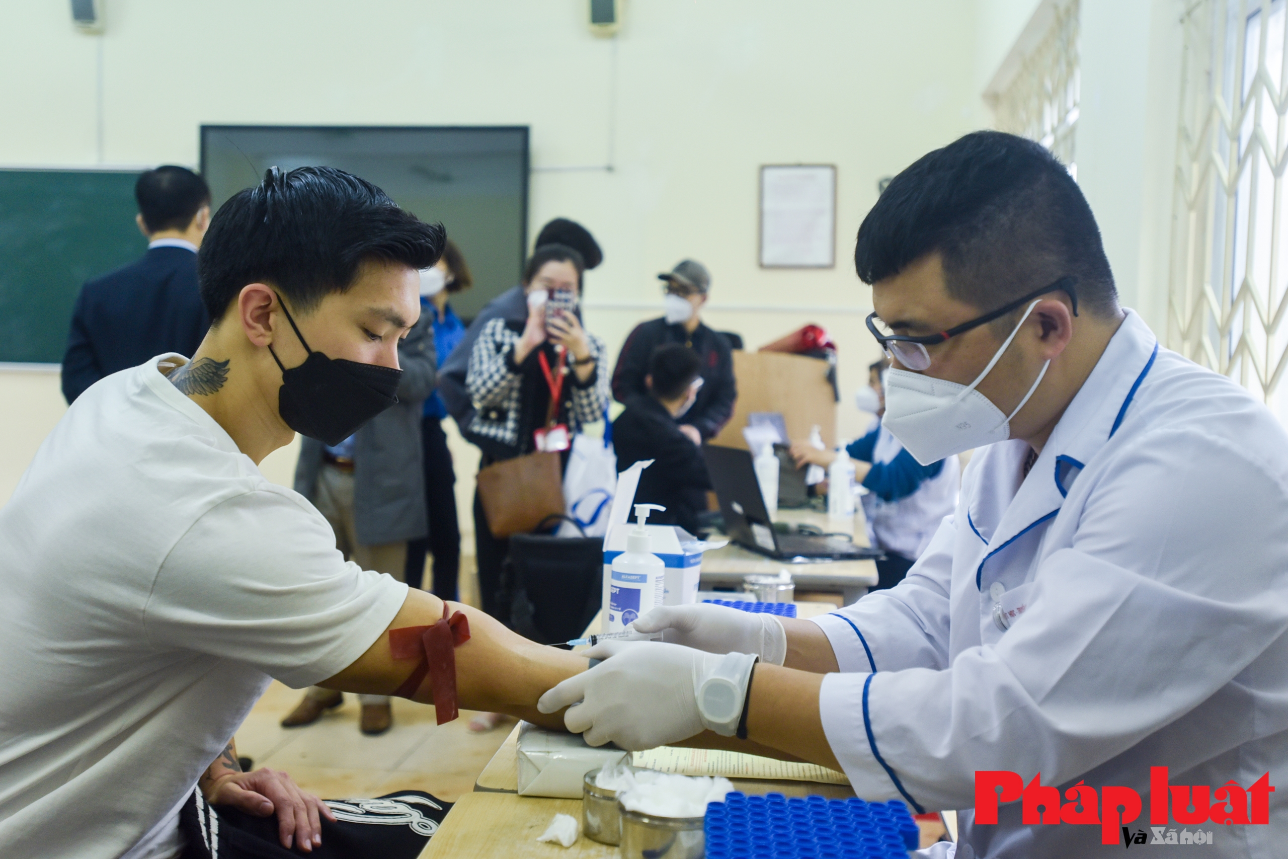 Tuấn Hưng, Quang Hải, Văn Hậu tham gia hiến máu vì cộng đồng