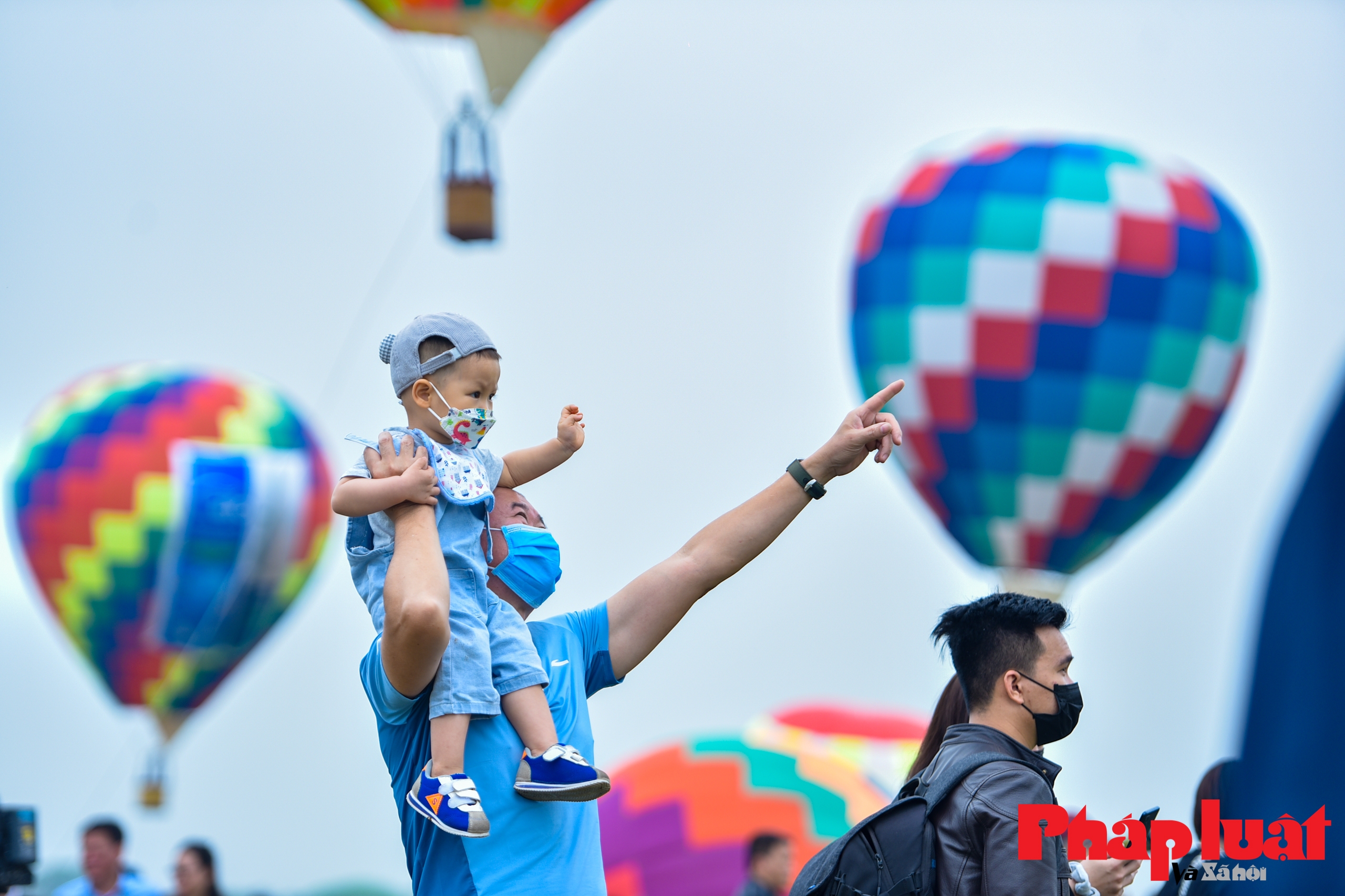 Việt Nam lần đầu trình diễn khinh khí cầu số lượng lớn