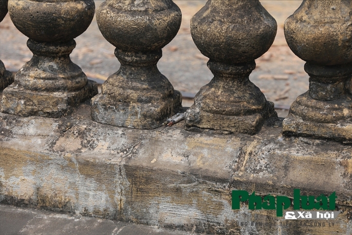 Long Biên, Hà Nội: Cần xoá bỏ hình ảnh xấu xí vây quanh cây cầu cổ kim tiem da su dung bua vay cay cau co nhat ha noi