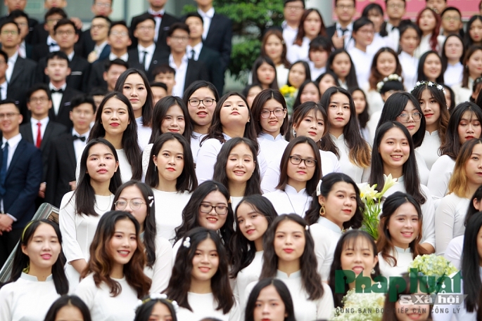 Nữ sinh trường Amsterdam rạng rỡ trong ngày hội áo dài nu sinh truo ng ams ra ng ro trong nga y ho i a o da i