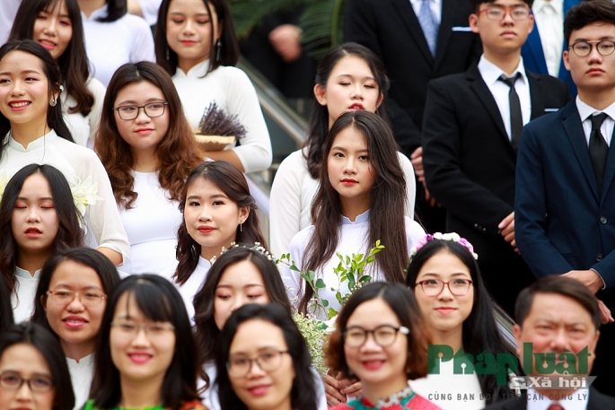 Nữ sinh trường Amsterdam rạng rỡ trong ngày hội áo dài nu sinh truo ng ams ra ng ro trong nga y ho i a o da i