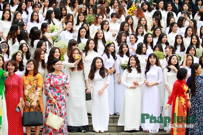Nữ sinh trường Amsterdam rạng rỡ trong ngày hội áo dài nu sinh truo ng ams ra ng ro trong nga y ho i a o da i