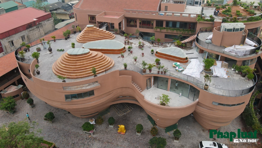 Khám phá nhà gốm trăm tỷ tại Bát Tràng Khám phá nhà gốm trăm tỷ tại Bát Tràng