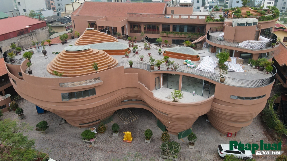 Khám phá nhà gốm trăm tỷ tại Bát Tràng Khám phá nhà gốm trăm tỷ tại Bát Tràng