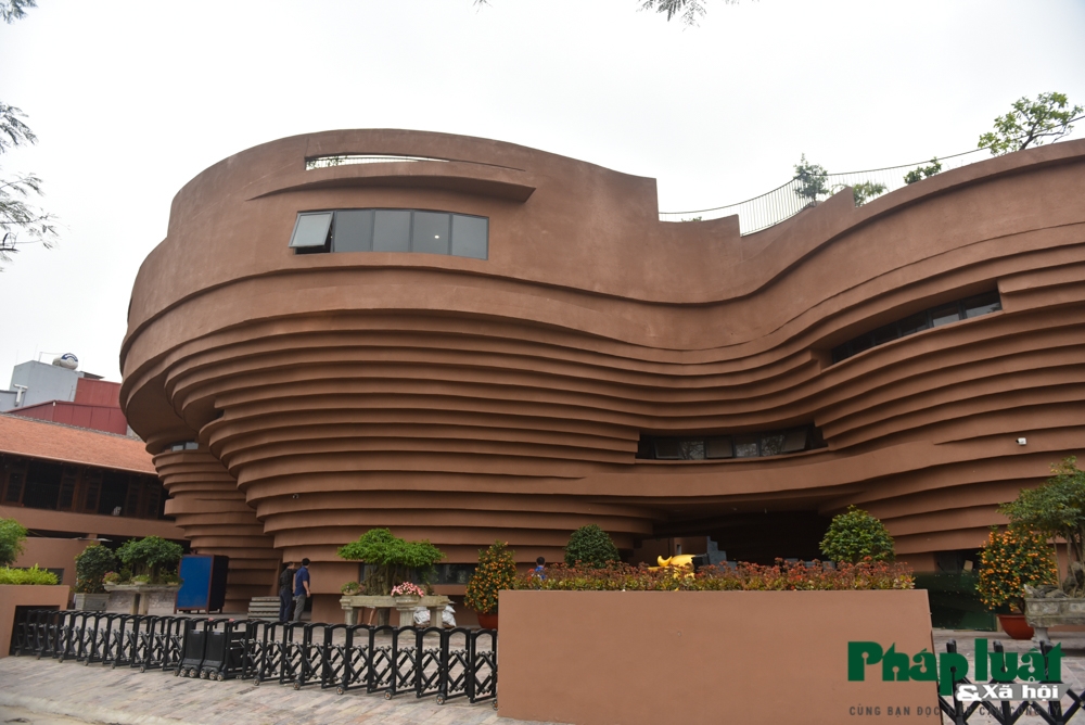 Khám phá nhà gốm trăm tỷ tại Bát Tràng Khám phá nhà gốm trăm tỷ tại Bát Tràng