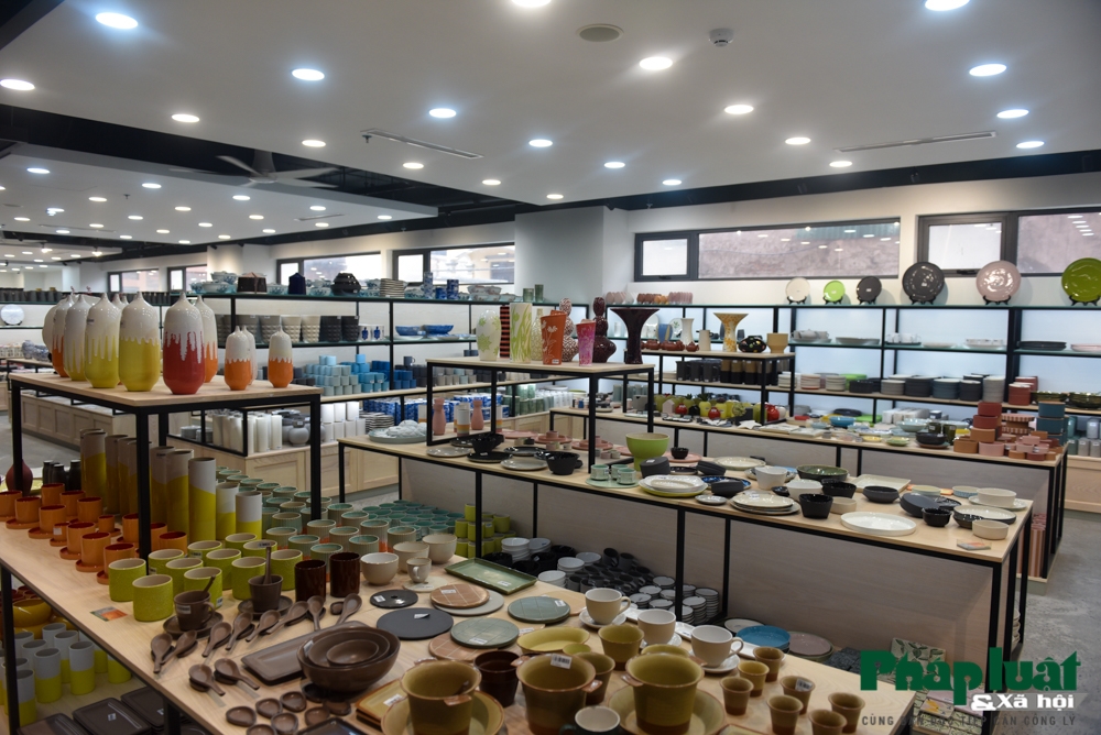 Khám phá nhà gốm trăm tỷ tại Bát Tràng Khám phá nhà gốm trăm tỷ tại Bát Tràng