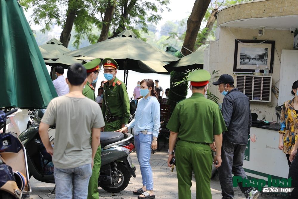 Hà Nội xử phạt người không đeo khẩu trang nơi công cộng trong dịp nghỉ lễ