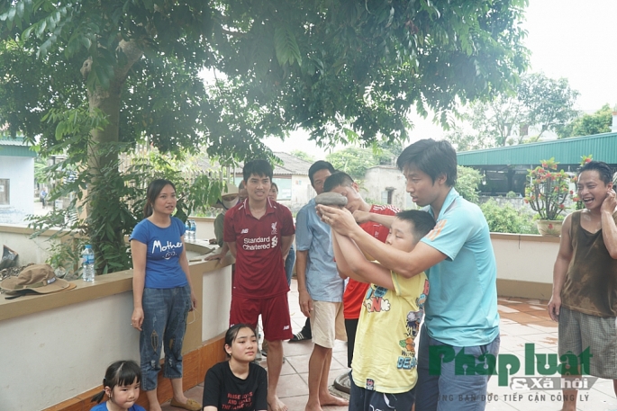 Tìm lại tuổi thơ với trò chơi pháo đất cổ truyền ti m la i tuo i tho vo i tro choi pha o da t co truye n