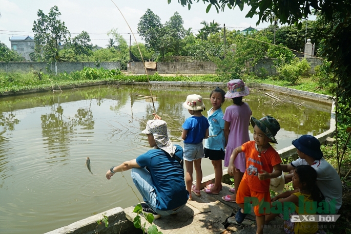 Tìm lại tuổi thơ với trò chơi pháo đất cổ truyền ti m la i tuo i tho vo i tro choi pha o da t co truye n
