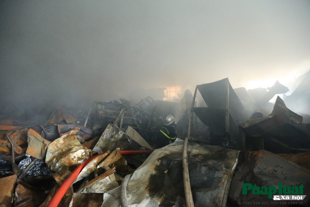 Cháy lớn xưởng sản xuất may mặc khu công nghiệp Phú Thị chay lon xuong san xuat may mac khu cong nghiep phu thi