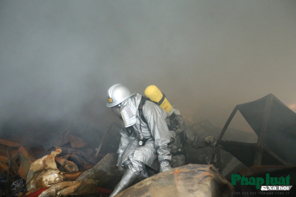 Cháy lớn xưởng sản xuất may mặc khu công nghiệp Phú Thị chay lon xuong san xuat may mac khu cong nghiep phu thi