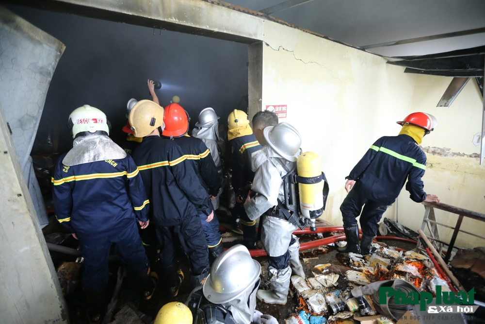 Cháy lớn xưởng sản xuất may mặc khu công nghiệp Phú Thị chay lon xuong san xuat may mac khu cong nghiep phu thi