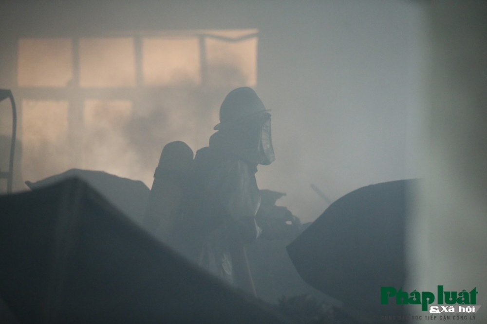 Cháy lớn xưởng sản xuất may mặc khu công nghiệp Phú Thị chay lon xuong san xuat may mac khu cong nghiep phu thi