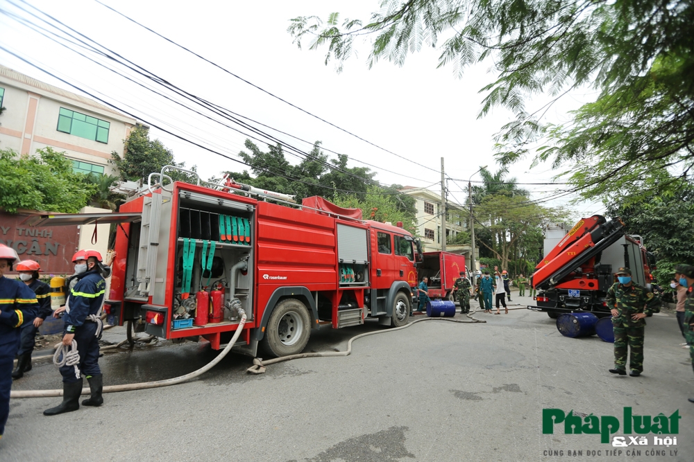 Cháy lớn xưởng sản xuất may mặc khu công nghiệp Phú Thị chay lon xuong san xuat may mac khu cong nghiep phu thi