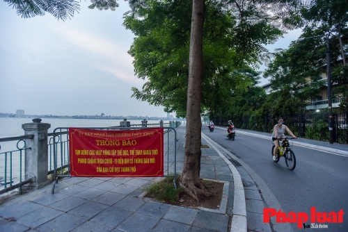 "Thiên đường tập thể dục" ven Hồ Tây vắng vẻ trong ngày đầu Hà Nội thắt chặt giãn cách