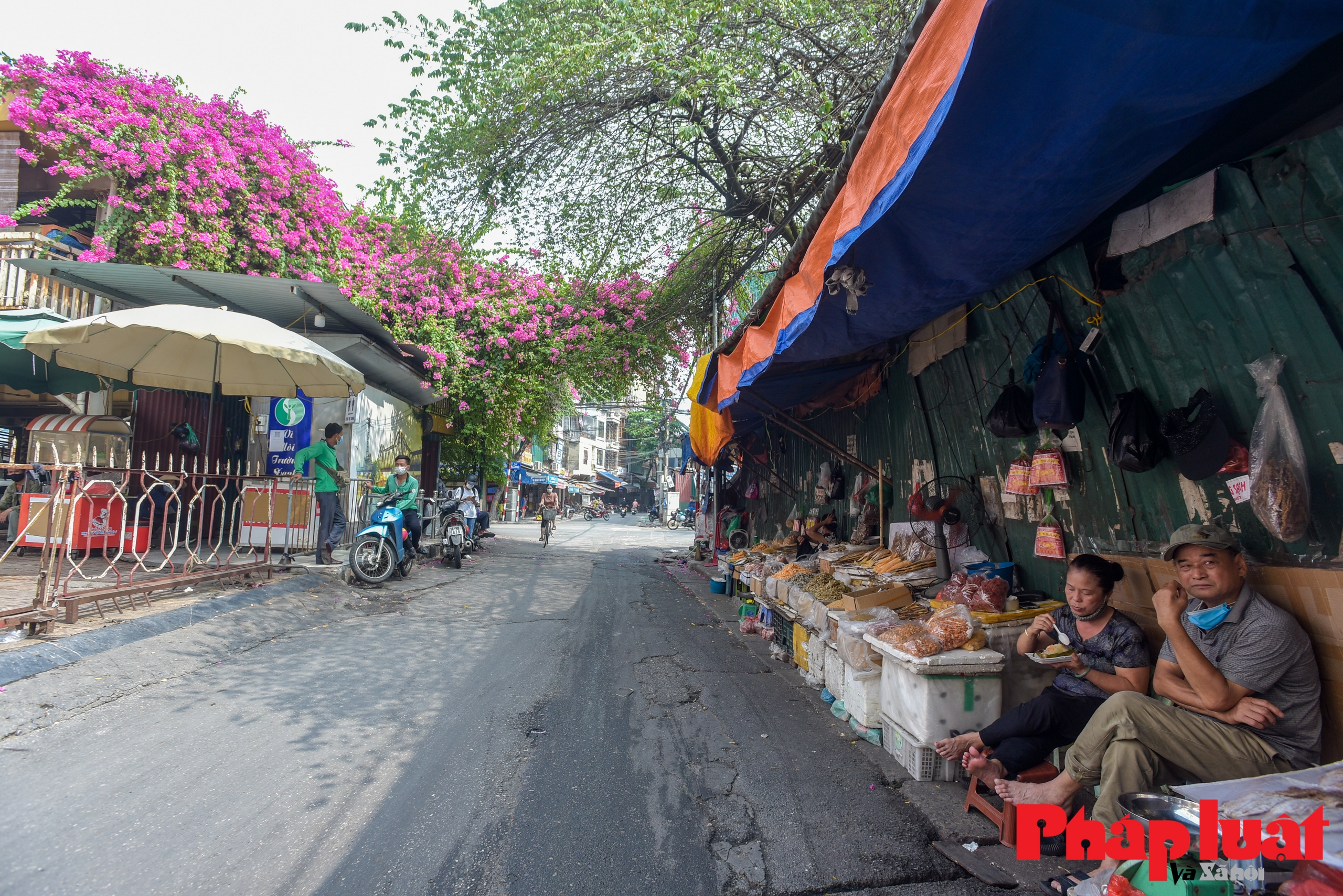 Chợ Đồng Xuân im ắng khác lạ sau Công điện 15