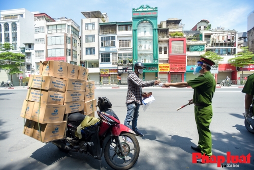 Hà Nội thắt chặt thực hiện Chỉ thị 17, lập chốt kiểm soát người trong Thành phố