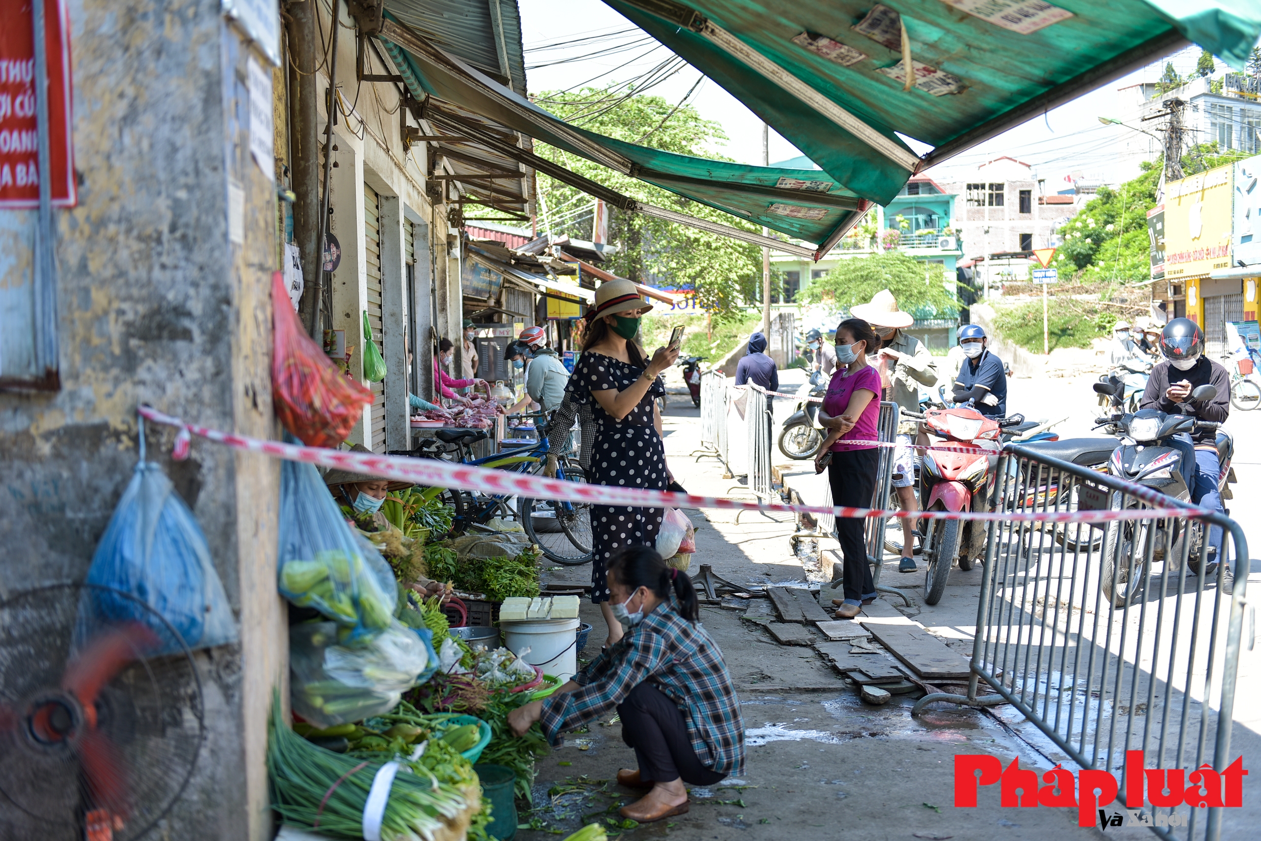 Người Hà Nội trải nghiệm lại cảm giác đi chợ tem phiếu như thời bao cấp