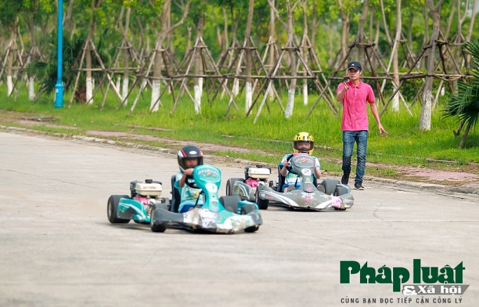 Đột nhập nơi đào tạo các tay đua F1 nhí tại Hà Nội dot nhap noi dao tao cac tay dua f1 nhi tai ha noi