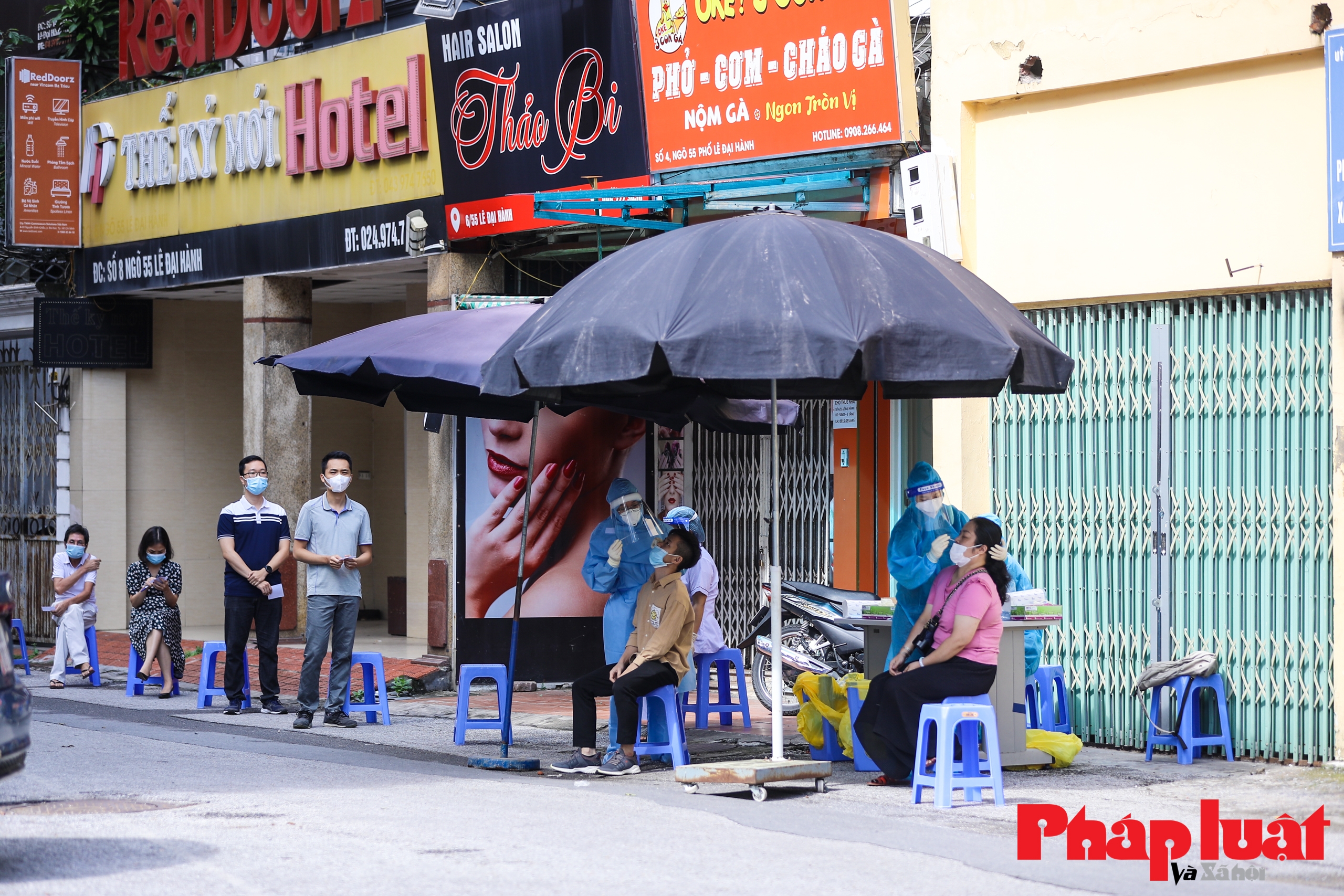 Hà Nội: Lấy mẫu xét nghiệm COVID-19 cho toàn bộ người dân phường Lê Đại Hành