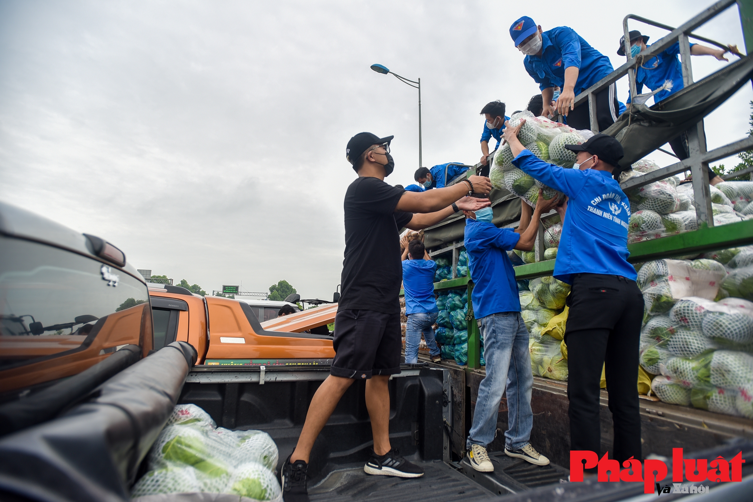 15 tấn rau củ Lào Cai dành tặng Nhân dân Thủ đô chống dịch