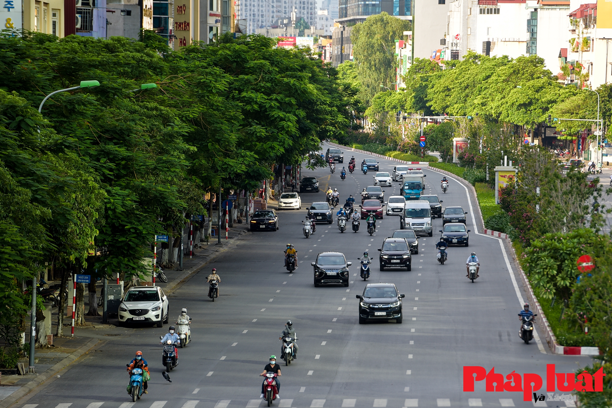 Giao thông Hà Nội đông đúc trở lại vào khung giờ cao điểm