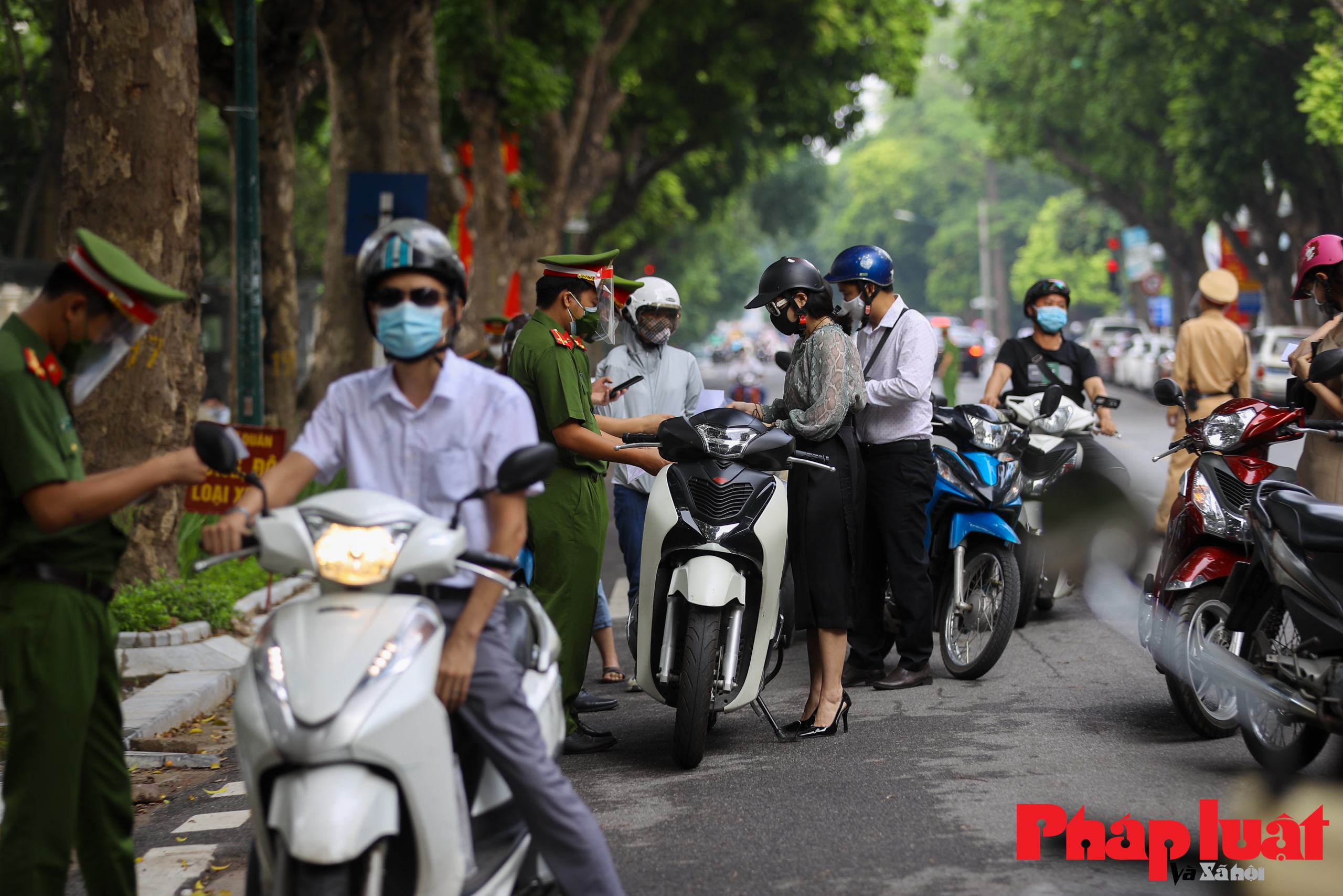 Ngày thứ hai, 6 Tổ liên ngành thực hiện kiểm soát chặt người ra đường không lý do