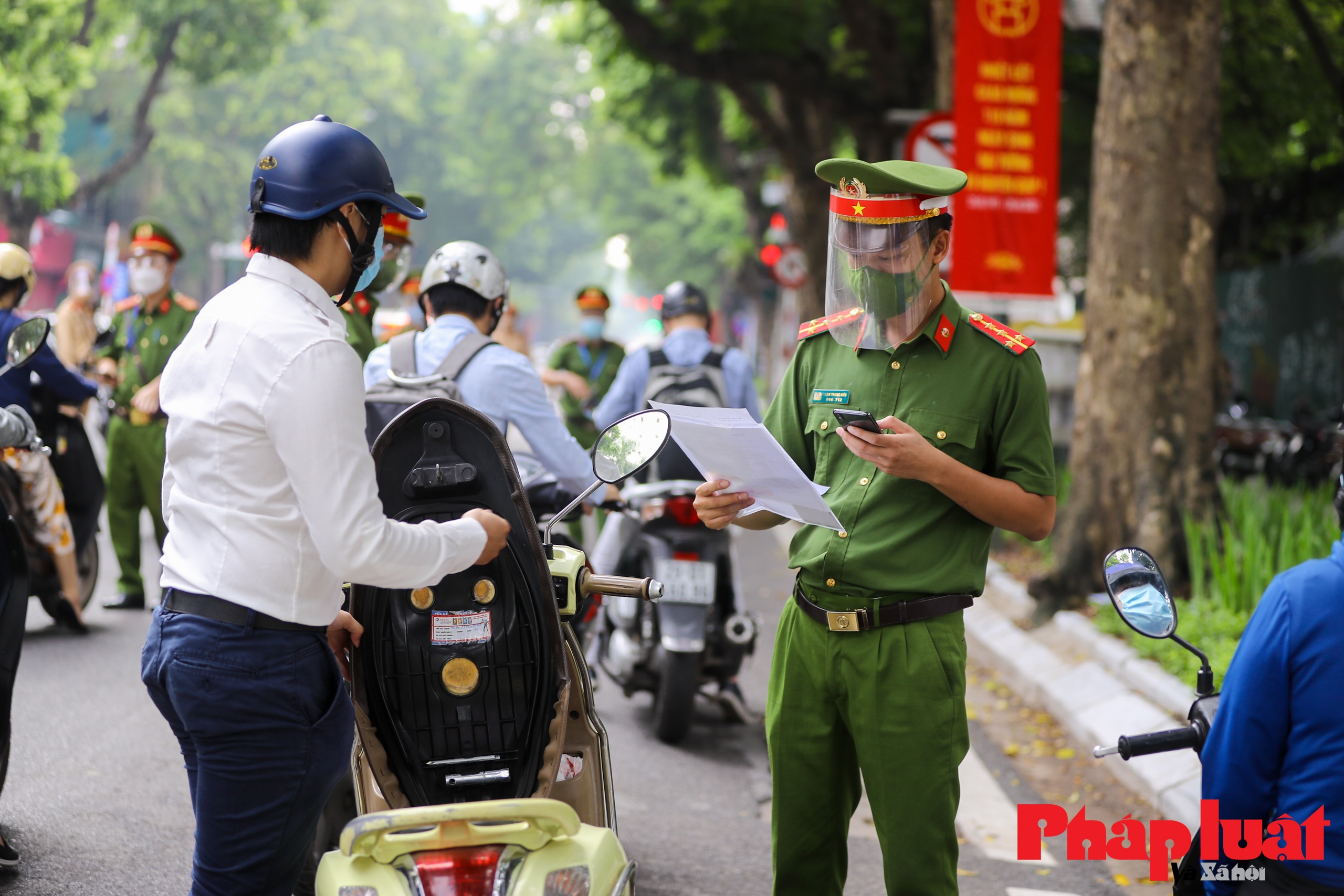 Ngày thứ hai, 6 Tổ liên ngành thực hiện kiểm soát chặt người ra đường không lý do