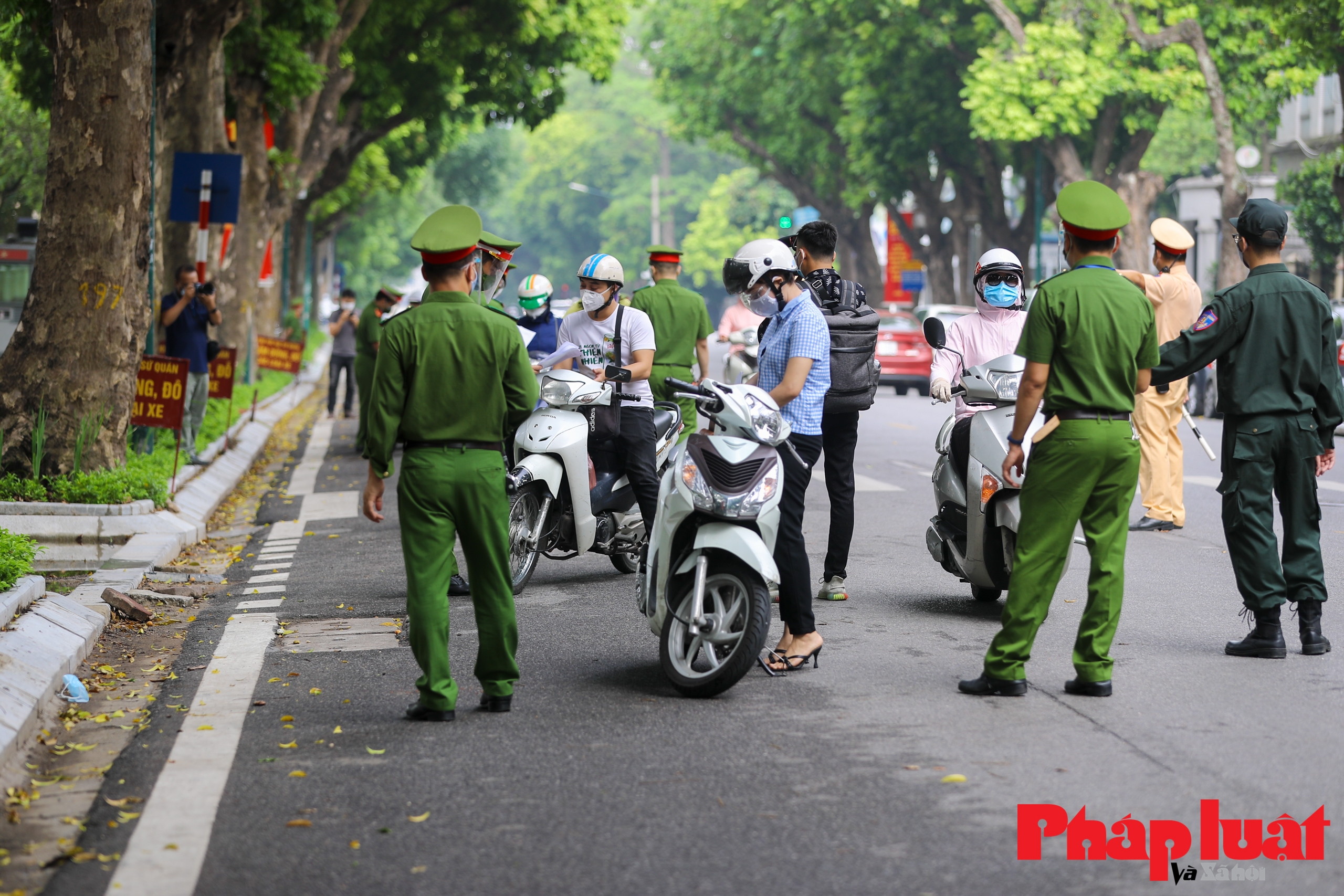 Ngày thứ hai, 6 Tổ liên ngành thực hiện kiểm soát chặt người ra đường không lý do