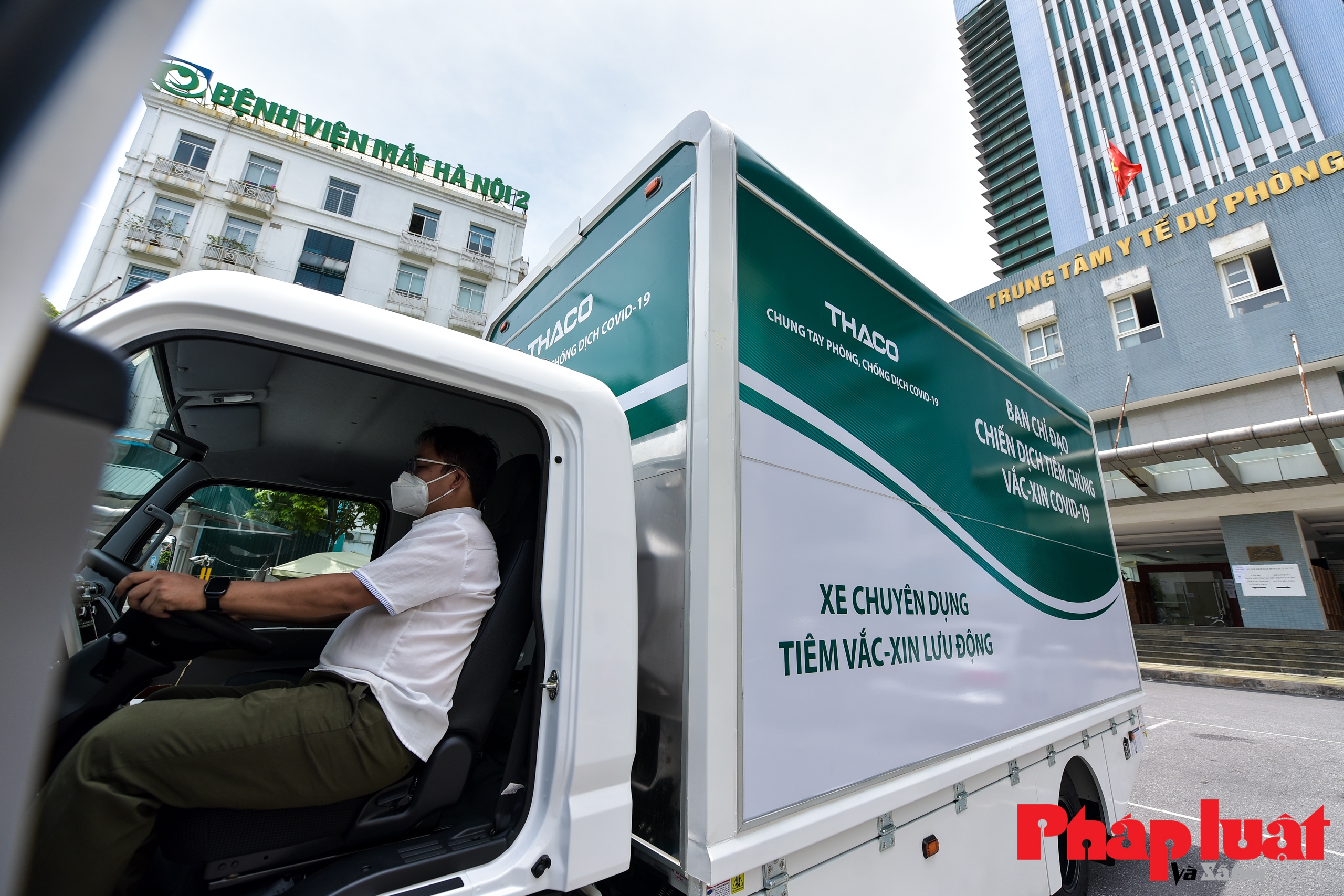 Cận cảnh xe tiêm chủng vắc xin lưu động đầu tiên tại Hà Nội