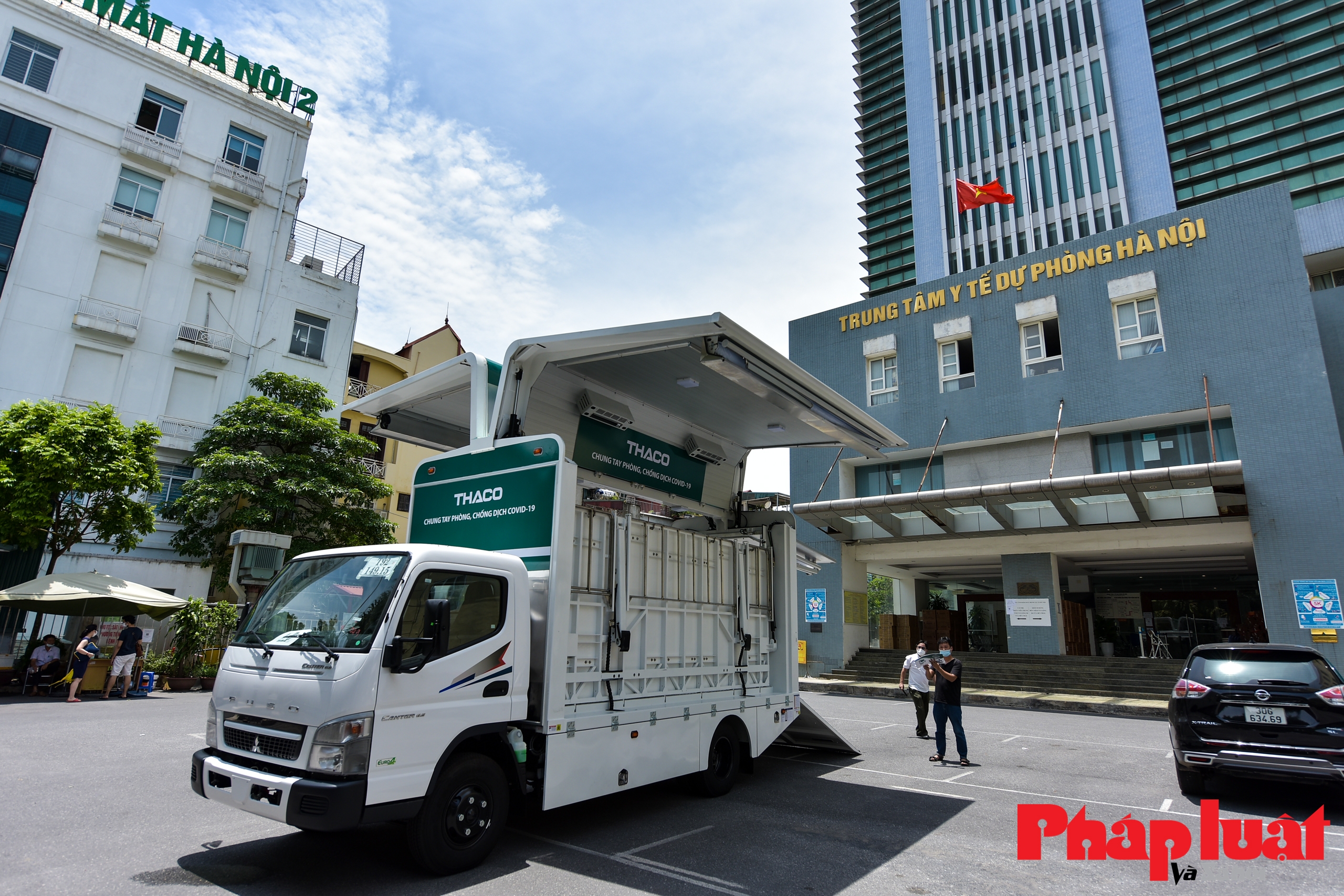 Cận cảnh xe tiêm chủng vắc xin lưu động đầu tiên tại Hà Nội