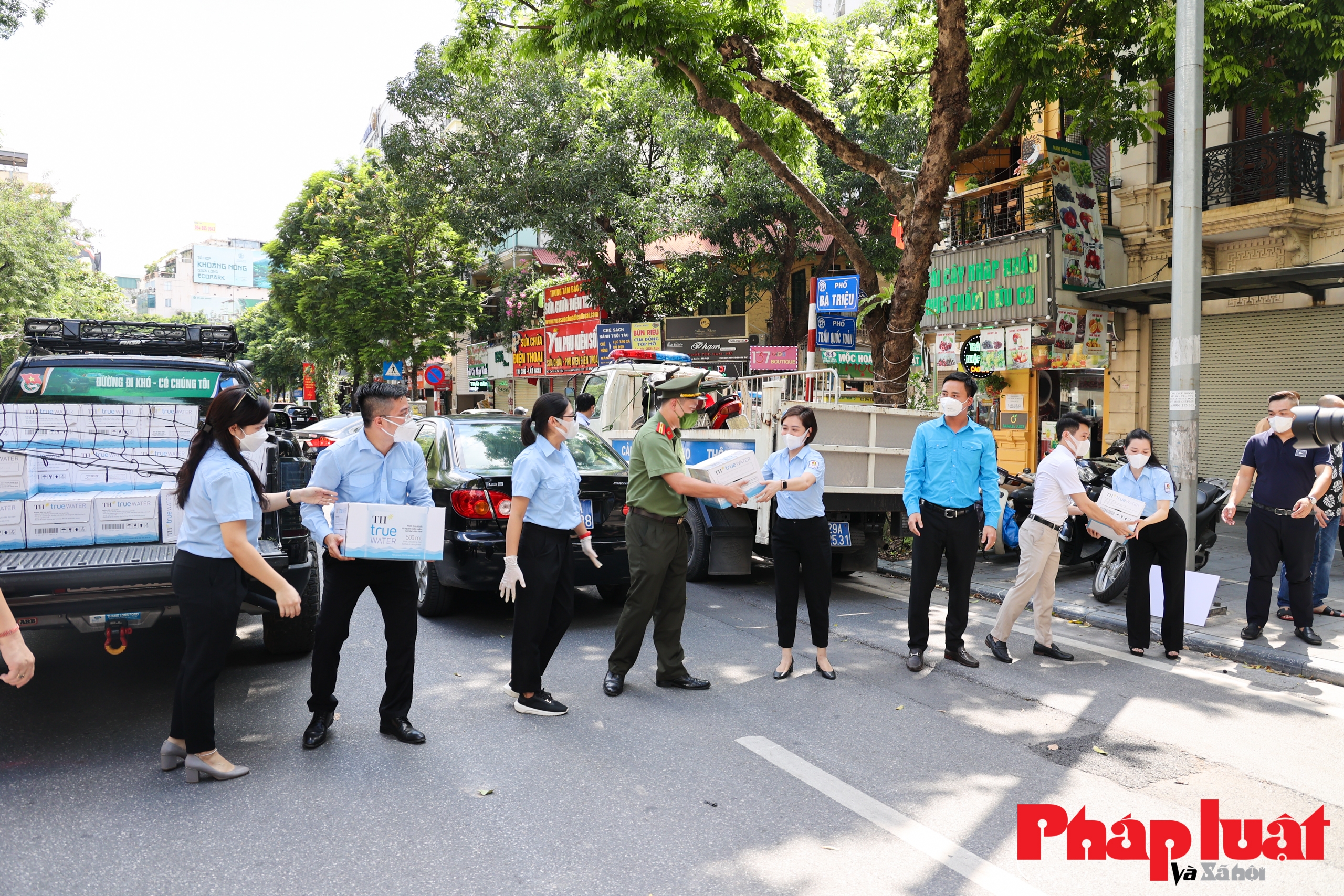 Những ly nước ngọt lành gửi tặng Tổ công tác đặc biệt phòng dịch tại Hà Nội